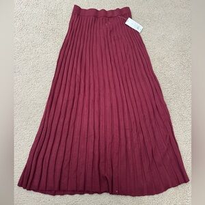 New Women’s Small Burgundy Pleated Sweater Skirt